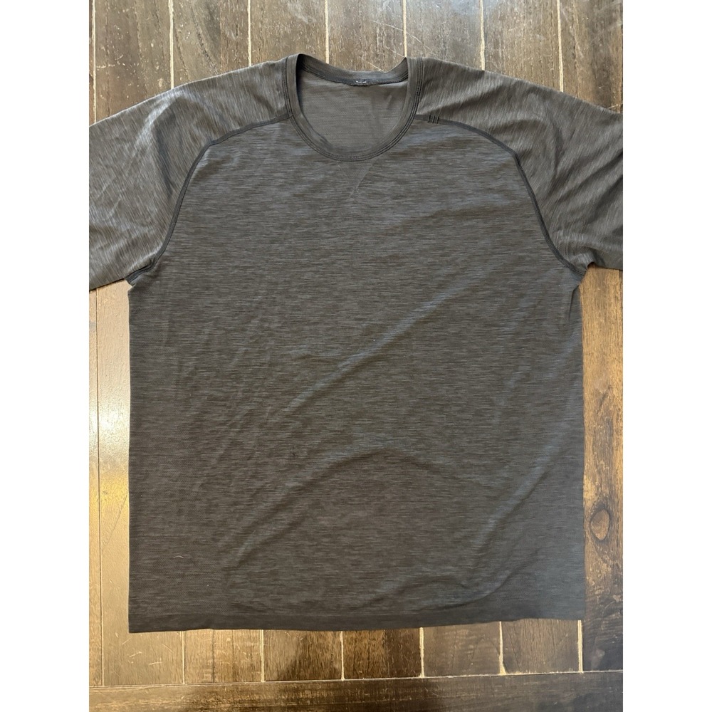 Lululemon Mens XXL Shirt Black Heather Short Sleeve Athletic Workout Running